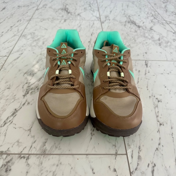 Nike ACG Lowcate Limestone/Green Glow - Women's Size 10.5 - Picture 10 of 12